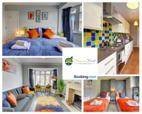 4 Bedroom House - Sleeps 7 Located Near Coventry Airport, City Centre, Free Unli Wi-fi - Driveway & Garden - AHC